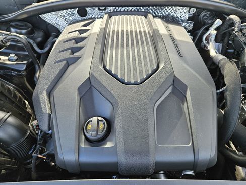 Certified 2026 Porsche Macan image 30