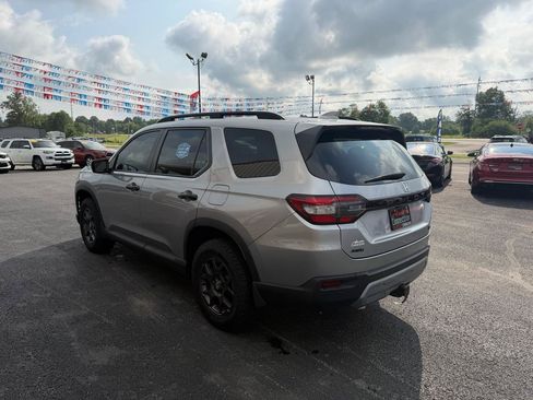 Used 2025 Honda Pilot TrailSport image 8