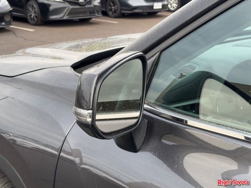 Certified 2025 Toyota Highlander LE image 9