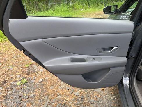 Certified 2024 Hyundai Elantra SE FWD image 14