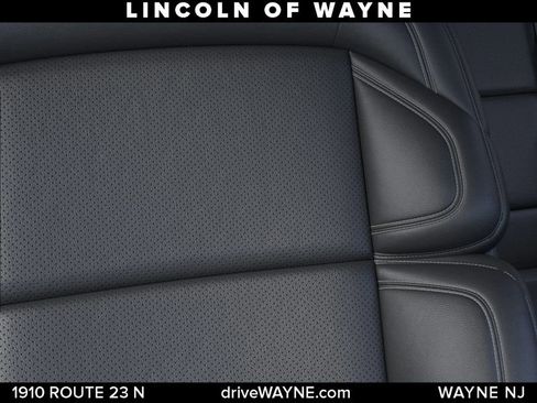 New 2025 Lincoln Navigator Reserve w/ Jet Appearance Package AWD/4WD image 17