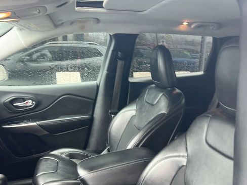 Used 2019 Jeep Cherokee Latitude Plus image 35