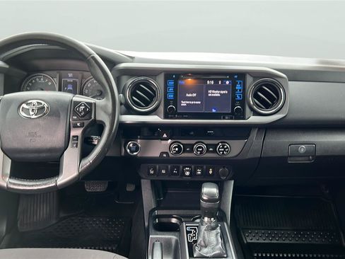 Used 2018 Toyota Tacoma TRD Sport w/ Technology Package RWD image 9