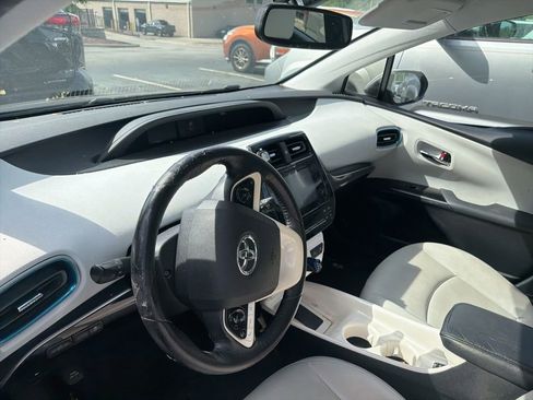 Used 2016 Toyota Prius Four FWD image 8