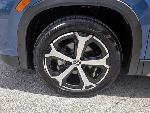 New 2025 Volkswagen Tiguan SE image 10