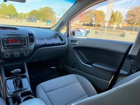 Used 2017 Kia Forte LX image 20