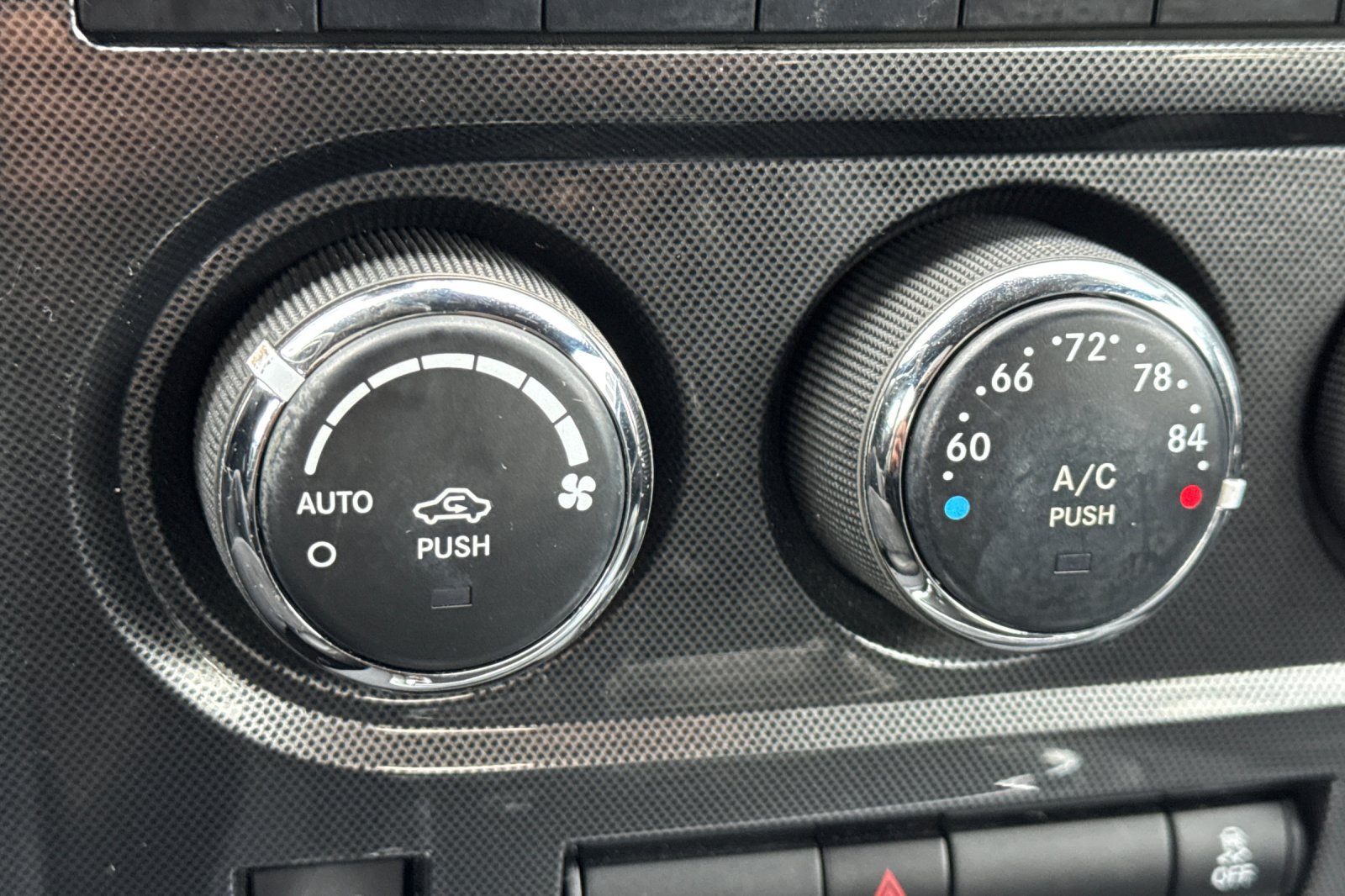 Used 2011 Dodge Challenger RWD image 27