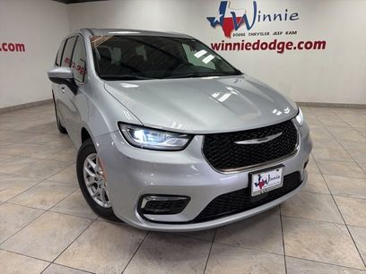 Used 2023 Chrysler Pacifica Touring-L