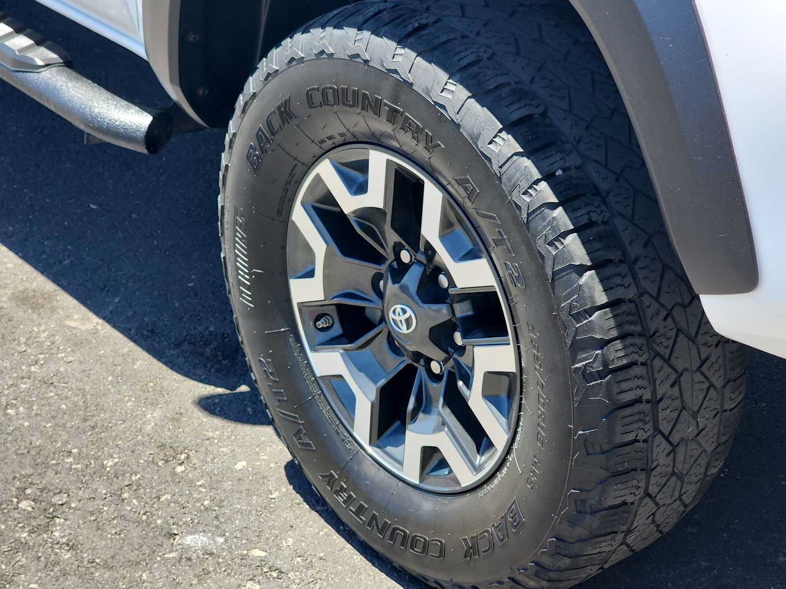 Used 2021 Toyota Tacoma TRD Off-Road w/ Technology Package AWD/4WD image 12