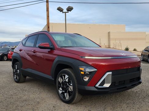 Used 2025 Hyundai Kona SEL image 3