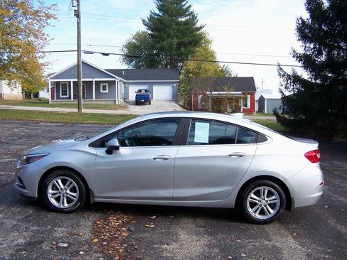 Used 2017 Chevrolet Cruze LT image 5