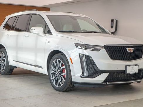 Used 2023 Cadillac XT6 Sport w/ Technology Package AWD/4WD image 5