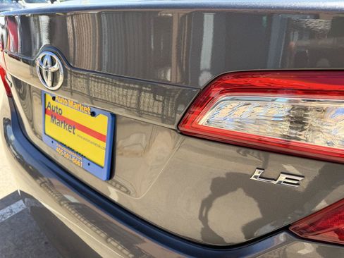 Used 2014 Toyota Camry LE FWD image 39