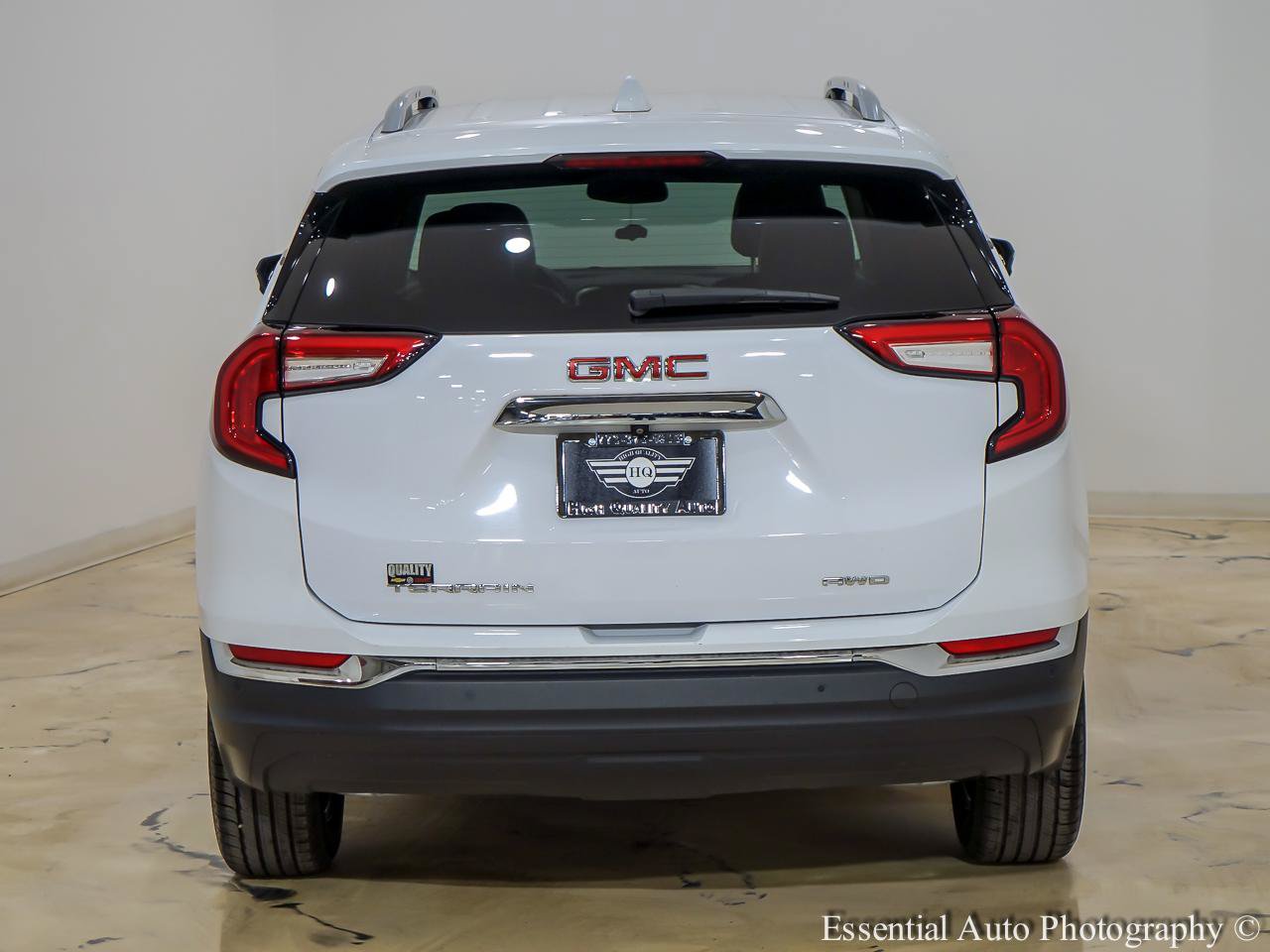 Used 2023 GMC Terrain SLT w/ Tech Package AWD/4WD image 7