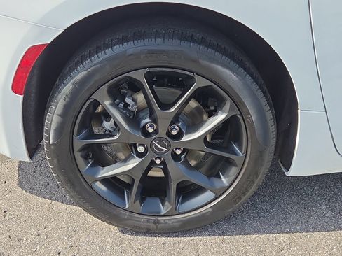 Used 2023 Chrysler Pacifica Touring-L w/ Uconnect Theater Family Group AWD/4WD image 17