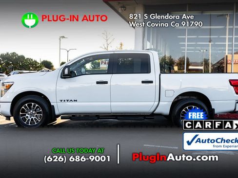 Used 2024 Nissan Titan SV w/ SV Convenience Package image 5