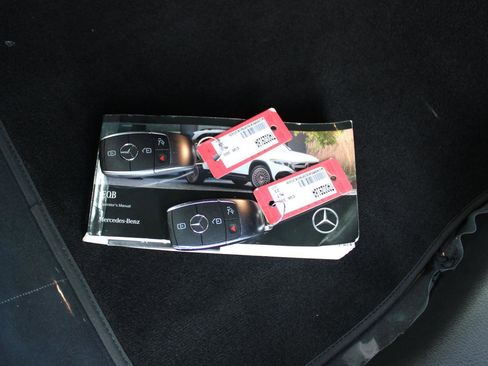 Used 2023 Mercedes-Benz EQB 300 4MATIC image 26