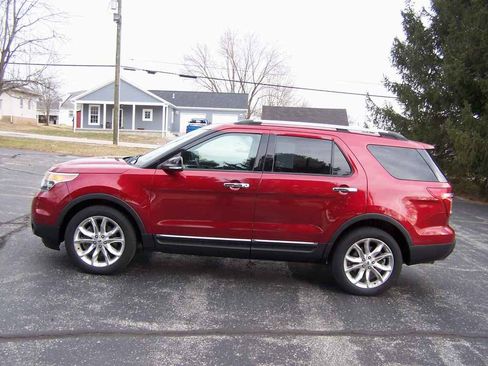 Used 2015 Ford Explorer XLT w/ Equipment Group 201B image 5