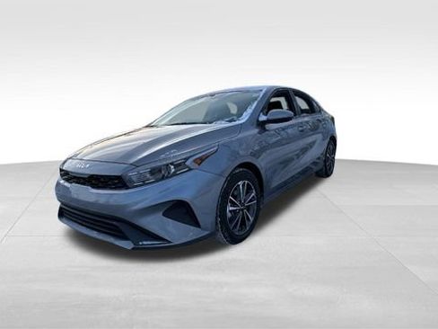 Used 2024 Kia Forte LXS image 3