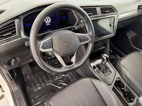 Certified 2024 Volkswagen Tiguan SE FWD image 4