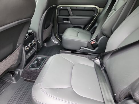 Used 2025 Land Rover Defender 130 S image 5