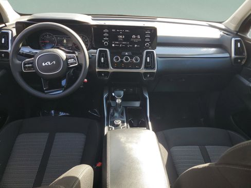 Certified 2023 Kia Sorento LX image 12