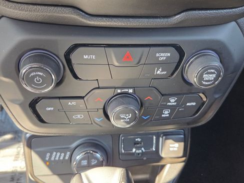 Used 2023 Jeep Renegade Trailhawk image 20