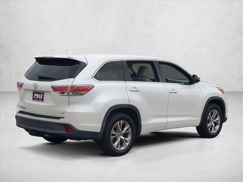 Used 2016 Toyota Highlander Plus FWD image 5