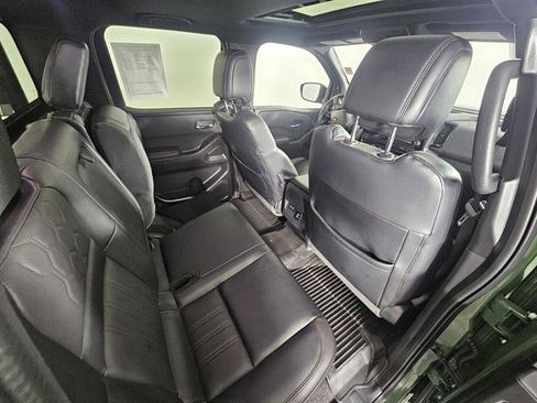 Used 2022 Nissan Frontier PRO-4X w/ Pro-4X Premium Package image 19