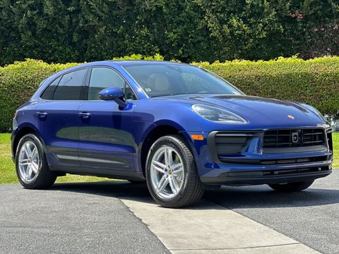 Certified 2025 Porsche Macan AWD/4WD image 10