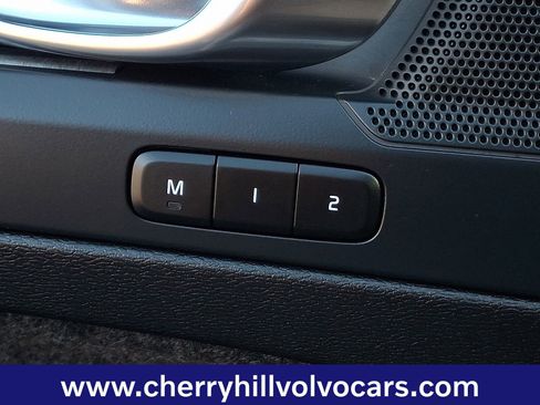 Certified 2025 Volvo XC40 B5 Plus image 28