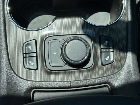 Used 2023 GMC Acadia SLT w/ Elevation Edition FWD image 31