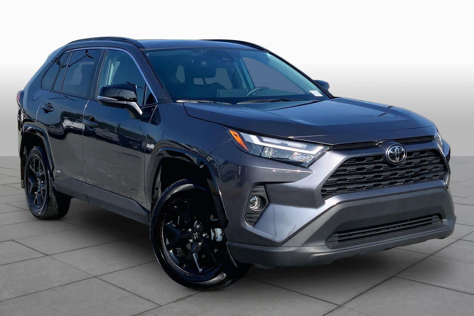 Used 2025 Toyota RAV4 XLE w/ Convenience Package AWD/4WD image 3