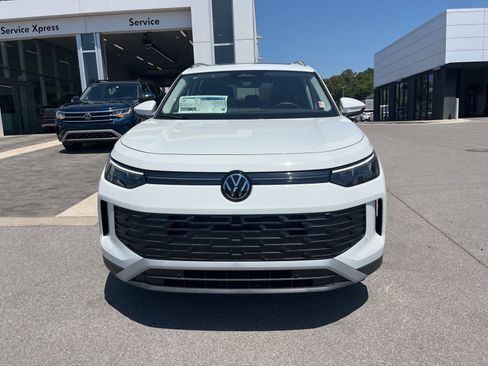 New 2026 Volkswagen Tiguan SE FWD image 2