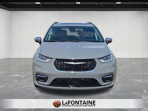 Used 2023 Chrysler Pacifica Limited FWD image 8