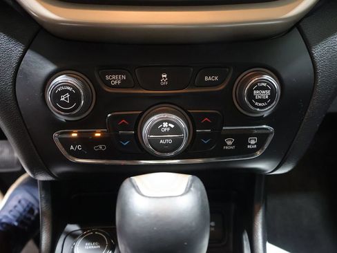 Used 2014 Jeep Cherokee Limited w/ Trailer Tow Group AWD/4WD image 34