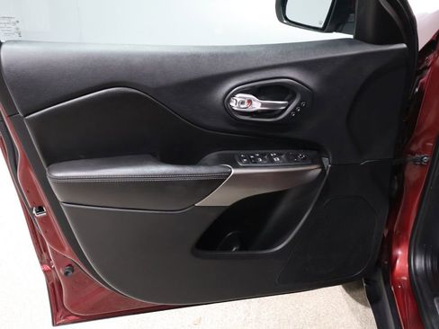 Used 2019 Jeep Cherokee Limited image 13