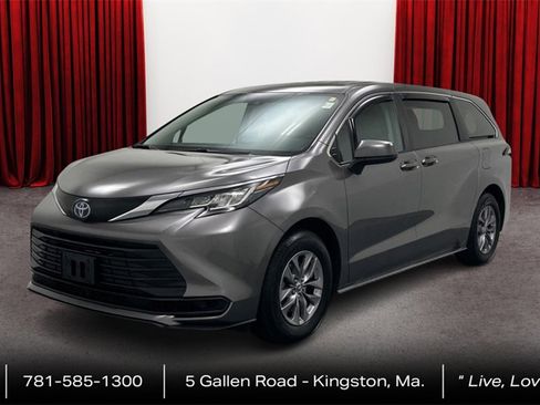 Certified 2023 Toyota Sienna LE image 1