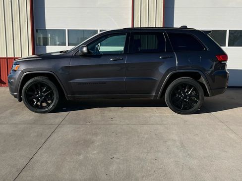 Used 2018 Jeep Grand Cherokee Altitude AWD/4WD image 20