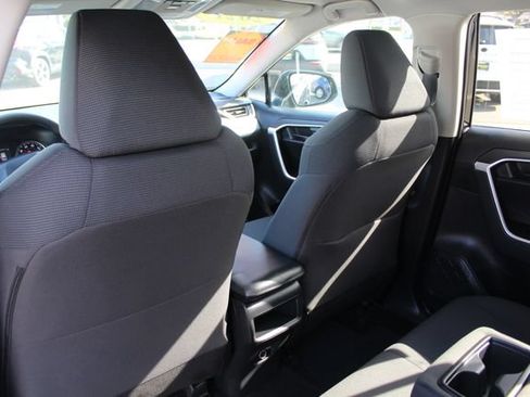 Used 2021 Toyota RAV4 LE w/ Carpet Mat Package (TMS) FWD image 29