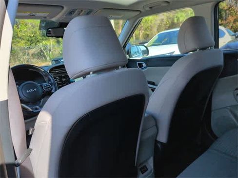 Used 2024 Kia Soul EX image 19