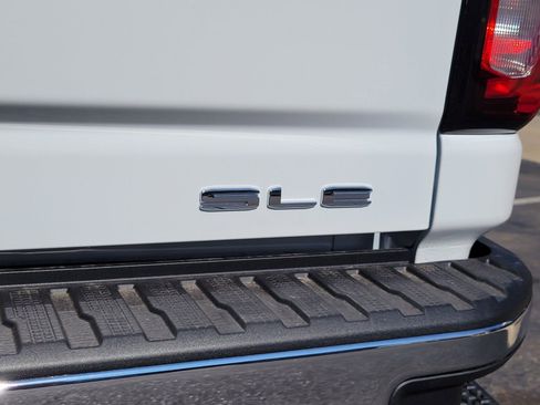 New 2026 GMC Sierra 2500 SLE w/ SLE Value Package; image 10