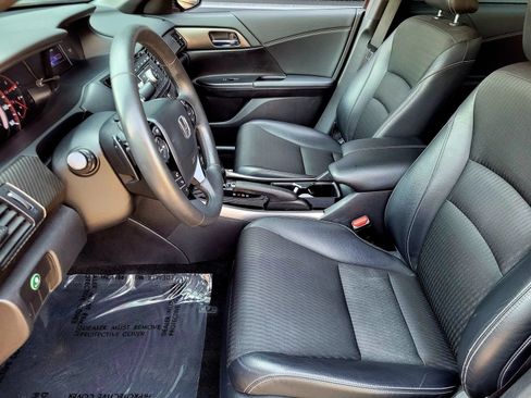Used 2017 Honda Accord Sport image 25