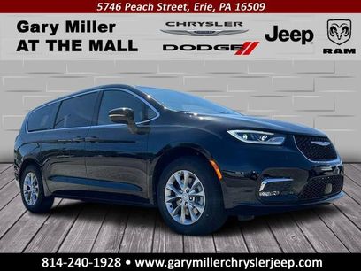 New 2025 Chrysler Pacifica Select