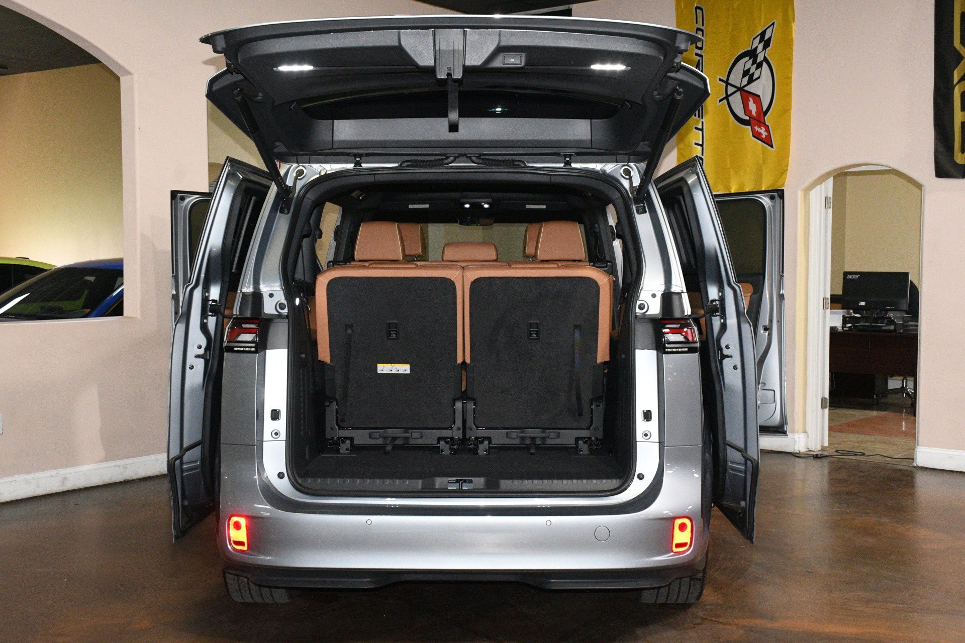 Used 2025 Volkswagen ID. Buzz Pro S RWD image 88