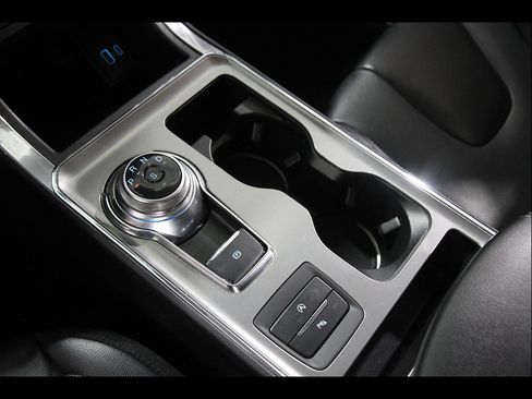 Used 2022 Ford Edge Titanium AWD/4WD image 16