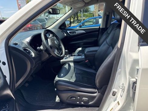 Used 2018 Nissan Pathfinder SL w/ Midnight Edition Package FWD image 6