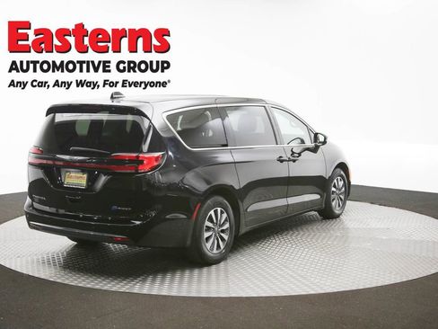 Used 2024 Chrysler Pacifica Select image 41