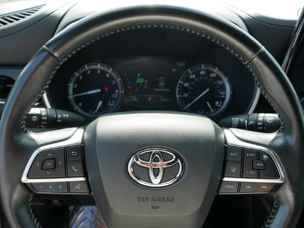 Used 2021 Toyota Highlander XSE AWD/4WD image 26