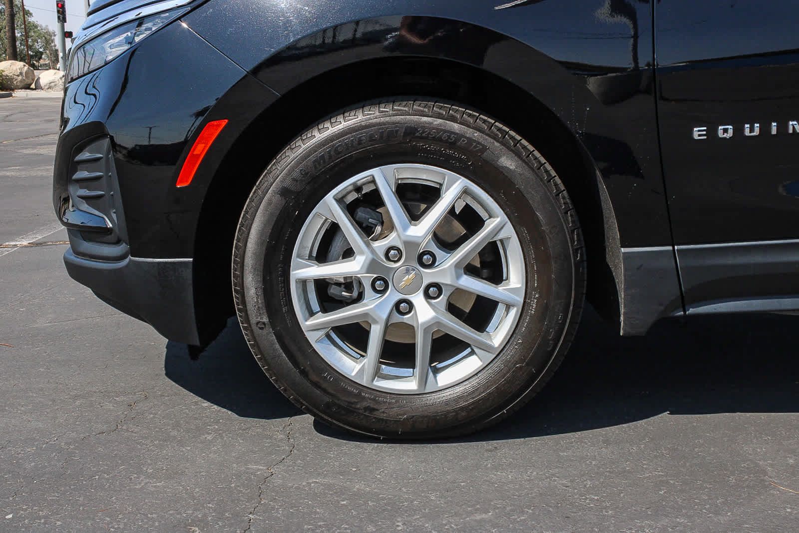 Used 2023 Chevrolet Equinox LS FWD image 11